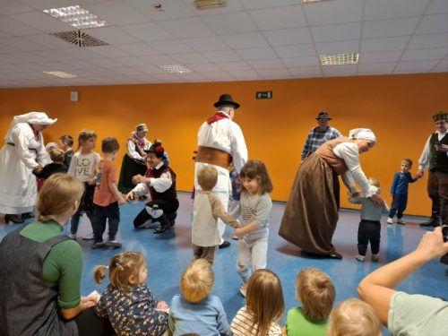 e27b115e-e17a-4085-b1d1-9e4743309ed8